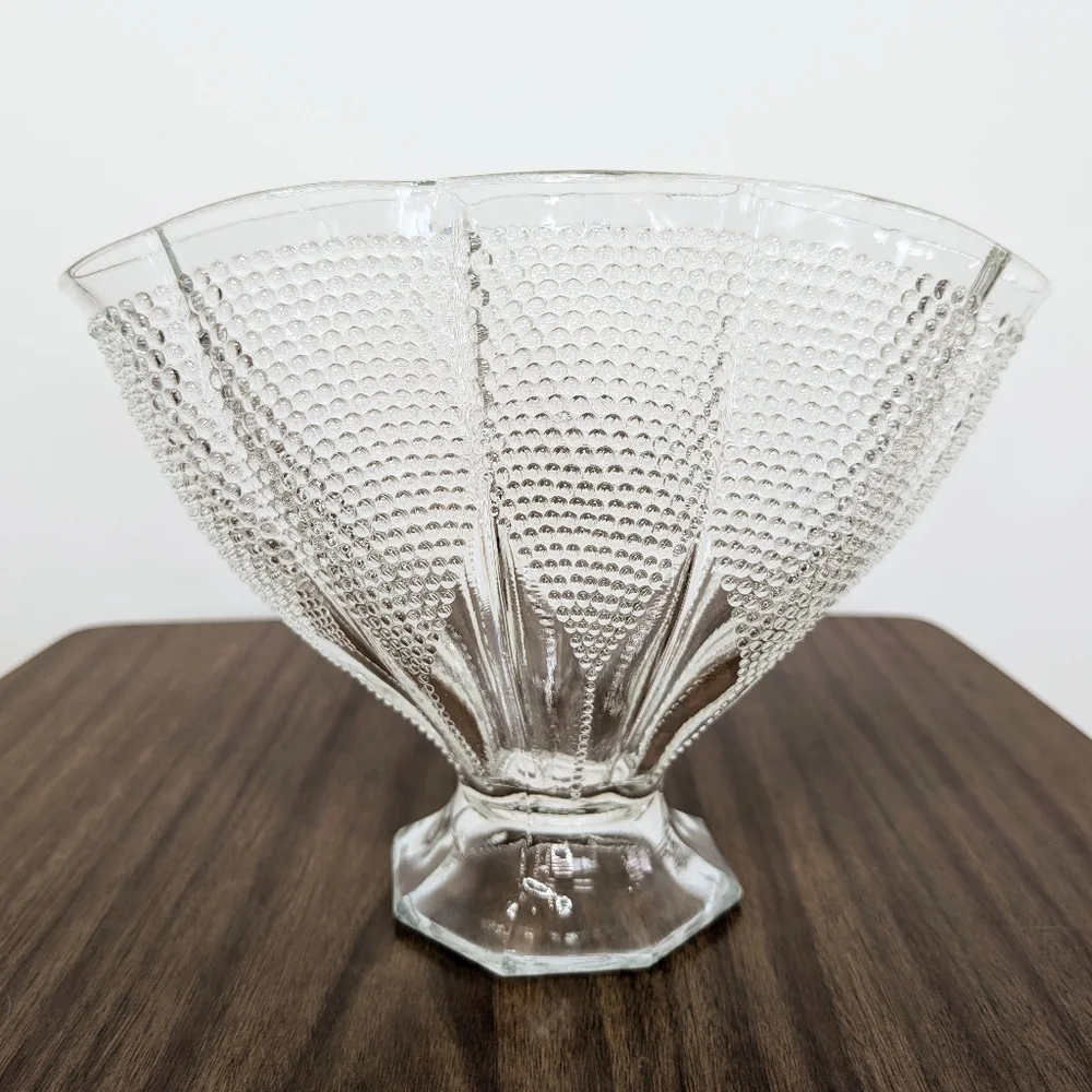 L.E. Smith 1940s Thousand Eyes Pattern Hobnail Fan Shaped Footed Tall Glass Vase